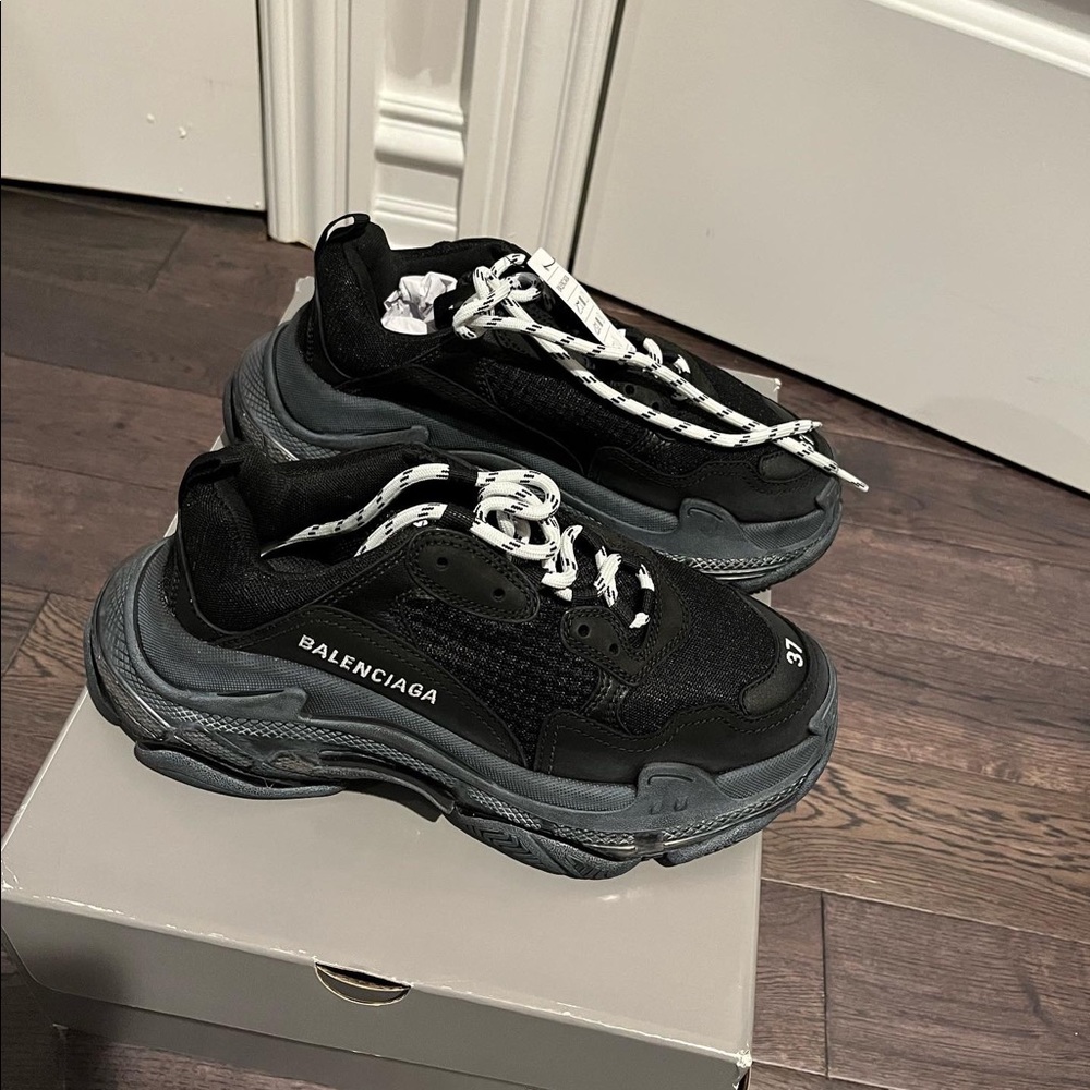 Balenciaga dad sneakers